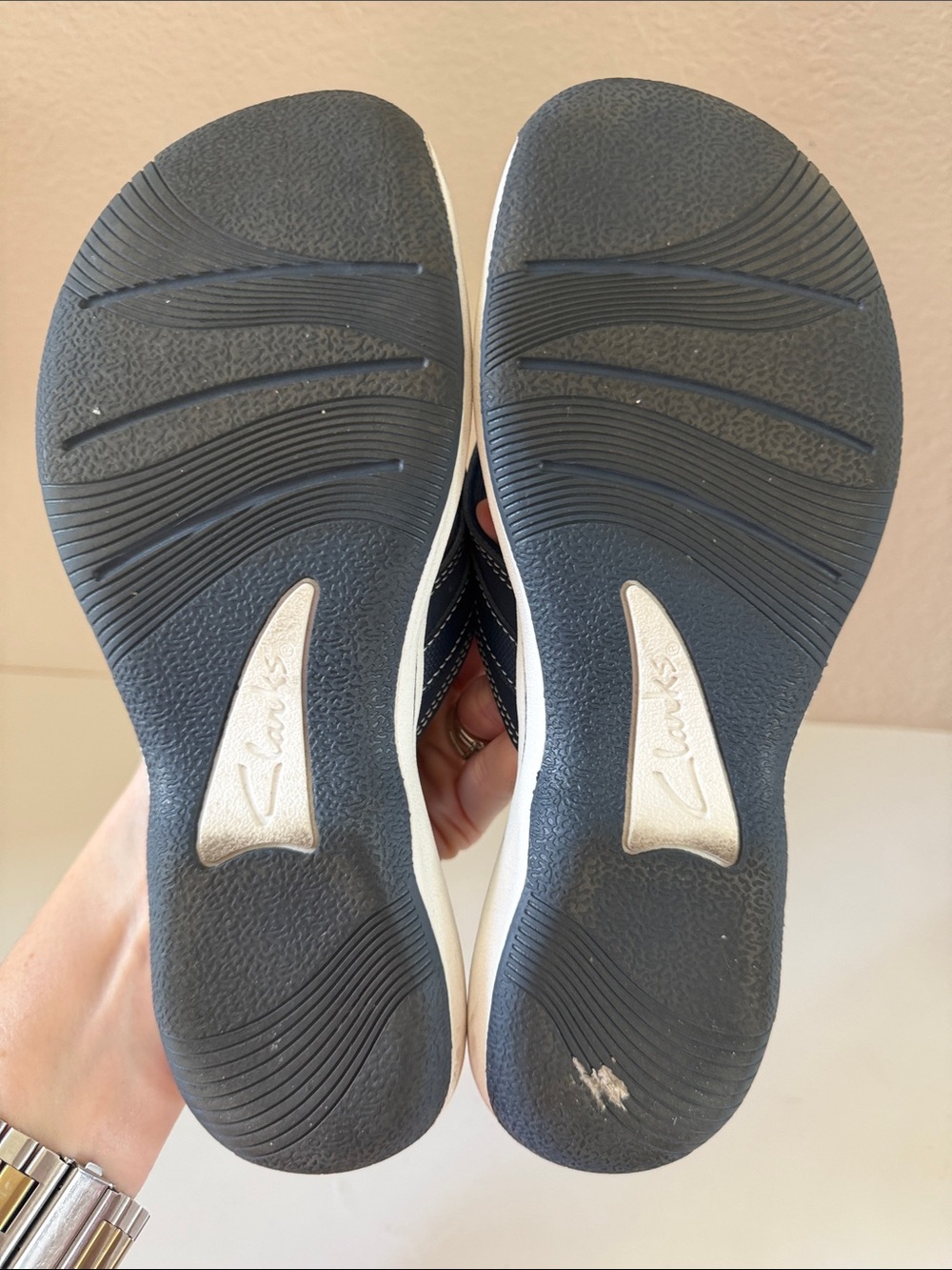 Clarks Navy Blue White-Trim Thong Sandals - Picture 7 of 10